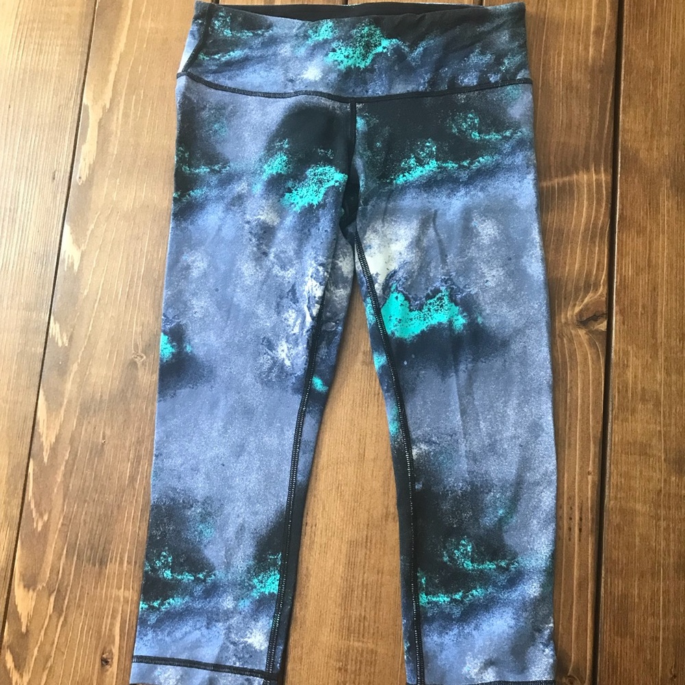 Wunder Under Luon Capri Leggings Size 6